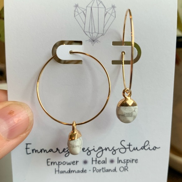 ✨NWT ✨18K Gold Hoop with Faceted Howlite Charm Minimal Bohemian Earrings - Picture 4 of 7